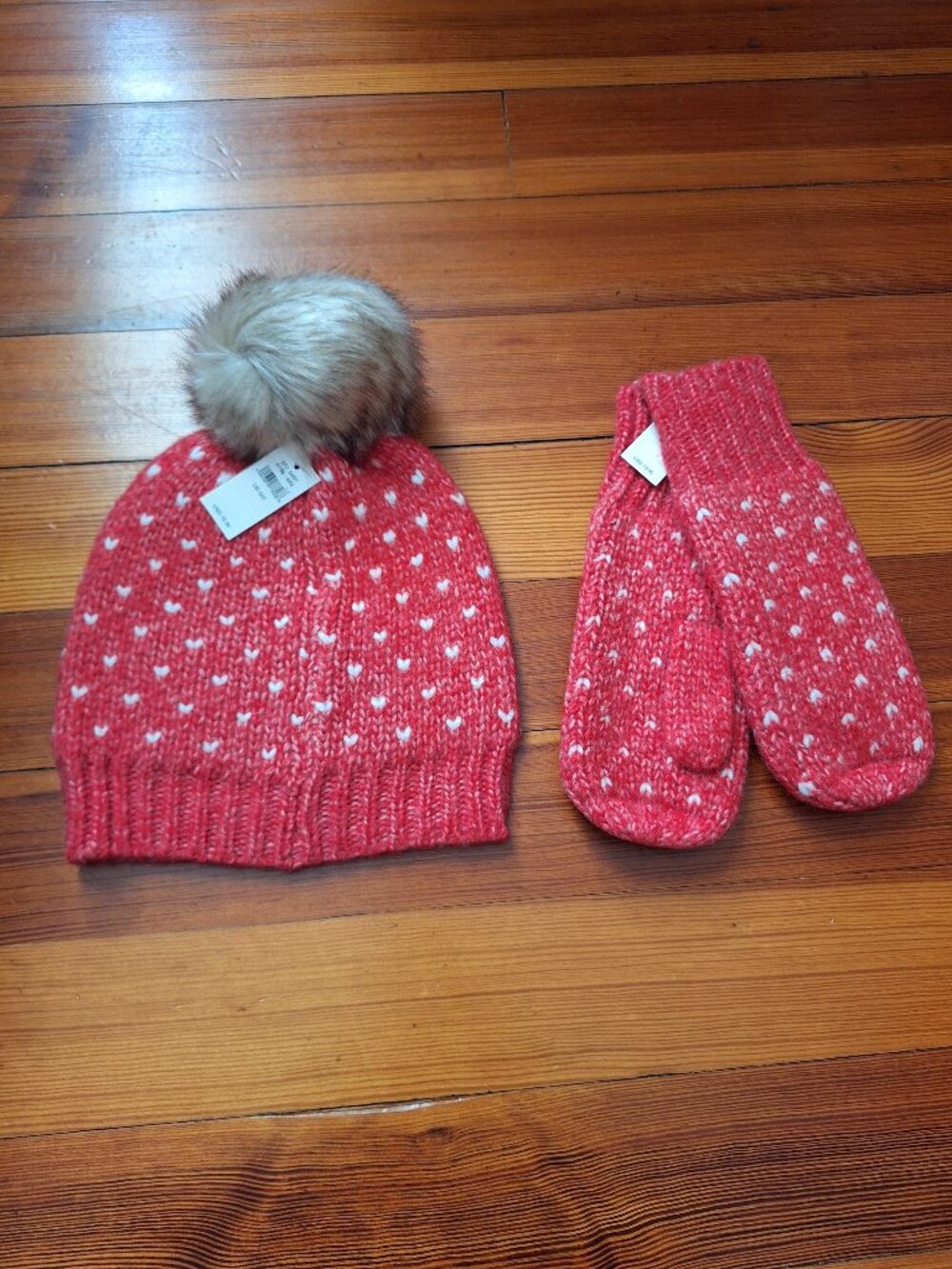 Aerie Hat & Mitten set